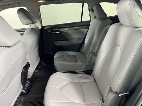 Used 2026 Toyota Highlander Platinum AWD/4WD image 20