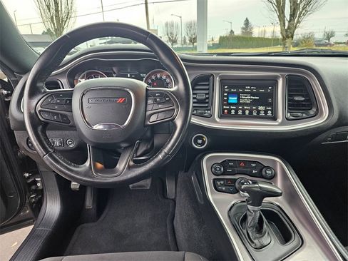 Used 2022 Dodge Challenger SXT image 24