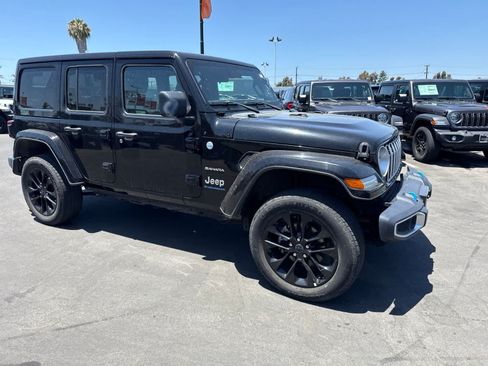 Used 2024 Jeep Wrangler Unlimited Sahara AWD/4WD image 11