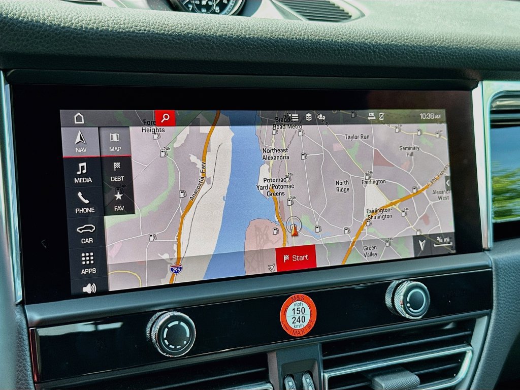 Certified 2026 Porsche Macan AWD/4WD image 15