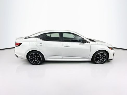 Used 2025 Nissan Sentra SR FWD image 10