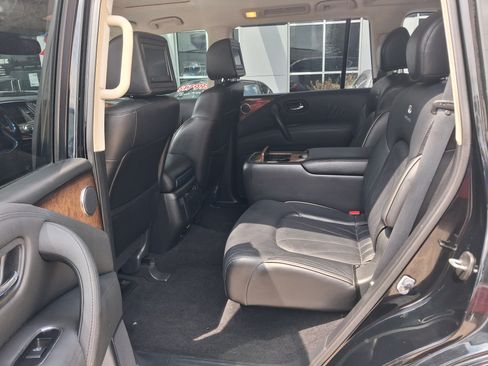Used 2011 INFINITI QX56 4WD w/ Deluxe Touring Pkg image 5