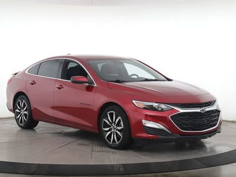 Used 2022 Chevrolet Malibu RS FWD image 2
