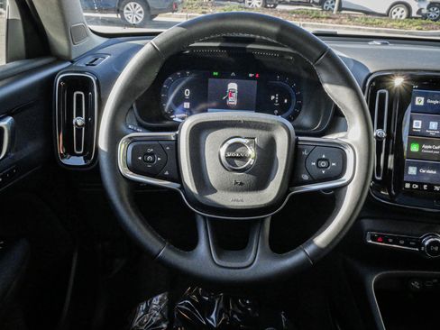 Used 2025 Volvo XC40 B5 Core image 18