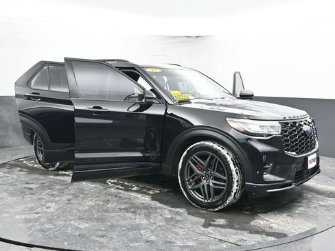 Used 2025 Ford Explorer ST image 33