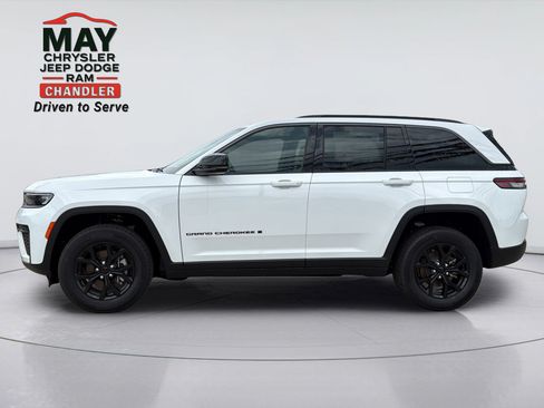 New 2026 Jeep Grand Cherokee Altitude AWD/4WD image 4