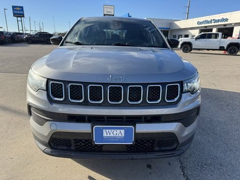 Used 2023 Jeep Compass Sport image 2