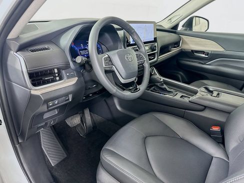 Certified 2026 Toyota Grand Highlander AWD image 9