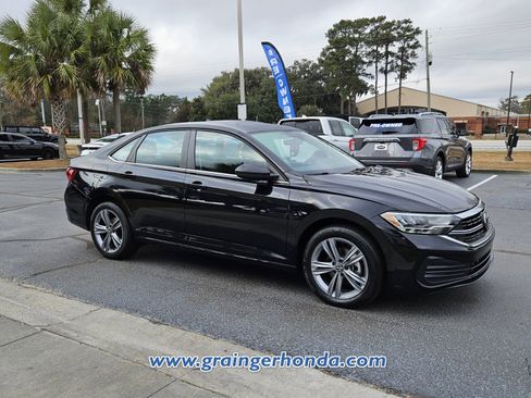 Used 2024 Volkswagen Jetta SE image 7