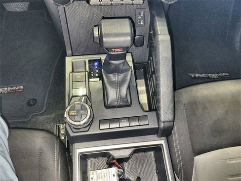 Certified 2025 Toyota Tacoma TRD Off-Road image 20
