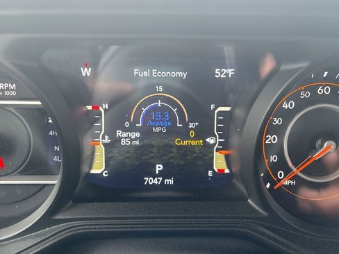 Used 2025 Jeep Gladiator Rubicon w/ Convenience Group image 24