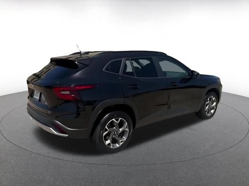 Used 2025 Chevrolet Trax LT FWD image 14