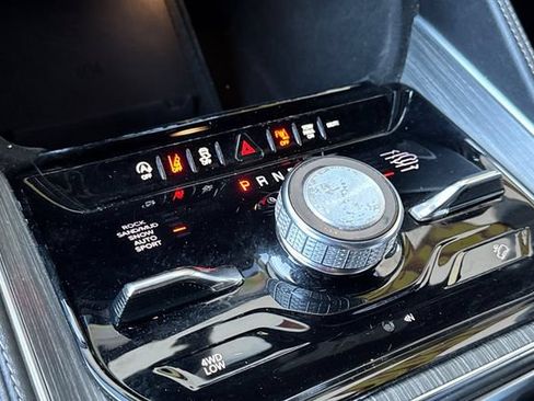 Used 2023 Jeep Wagoneer L Series III w/ Preferred Equipment Group AWD/4WD image 32
