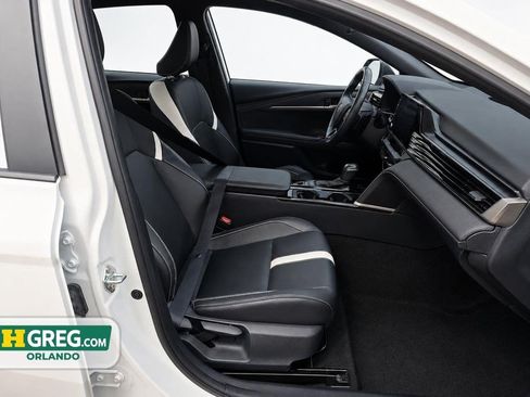 Used 2025 Toyota Camry SE FWD image 14