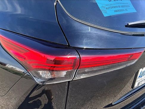 Used 2021 Toyota Highlander XLE AWD/4WD image 28