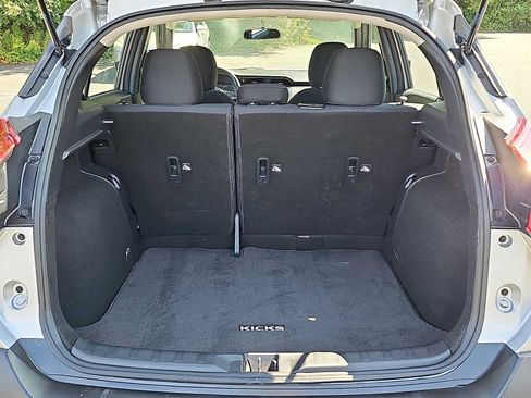 Used 2019 Nissan Kicks SV FWD image 28