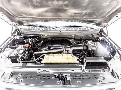 Used 2020 Ford Expedition XLT w/ Equipment Group 202A RWD image 39