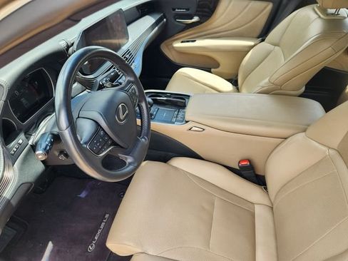 Used 2022 Lexus LS 500 w/ Accessory Package (Z2) RWD image 13