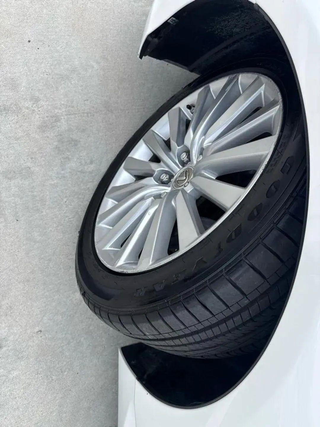 Used 2013 Lexus LS 460 w/ Comfort Pkg RWD image 2