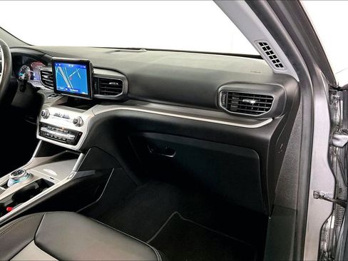 Used 2022 Ford Explorer XLT w/ Equipment Group 202A image 16