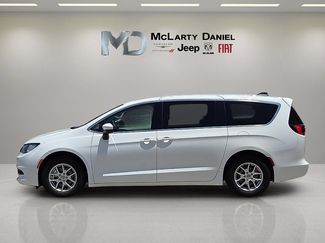 Used 2023 Chrysler Voyager LX FWD video 3