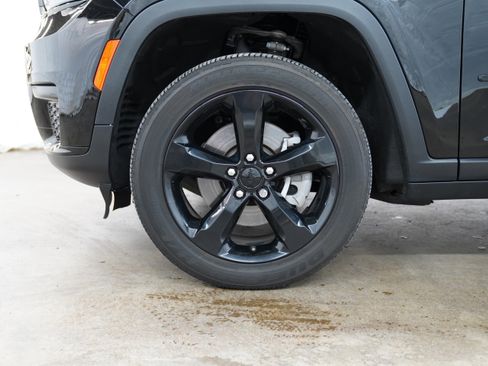 Used 2023 Jeep Grand Cherokee L Laredo AWD/4WD image 16