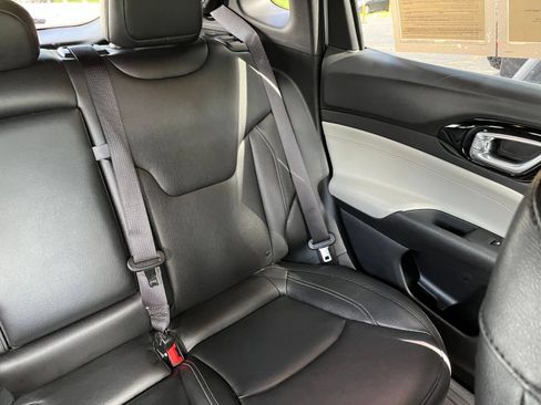 Used 2025 Jeep Compass Limited AWD/4WD image 38