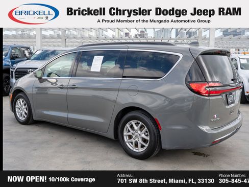 Used 2022 Chrysler Pacifica Touring-L image 7