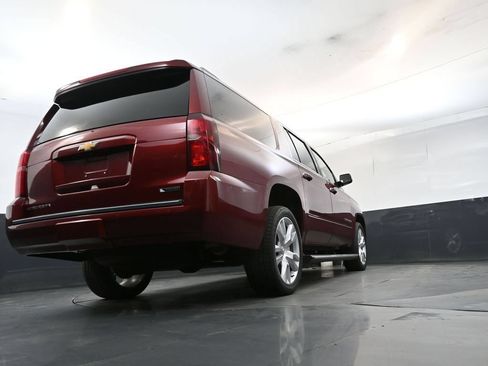 Used 2018 Chevrolet Suburban Premier AWD/4WD image 23