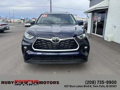 Used 2022 Toyota Highlander XLE image 2