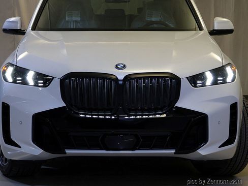 New 2026 BMW X5 xDrive50e image 6