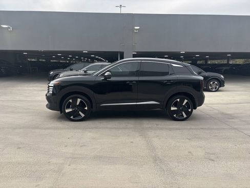 Used 2025 Nissan Kicks SR image 9