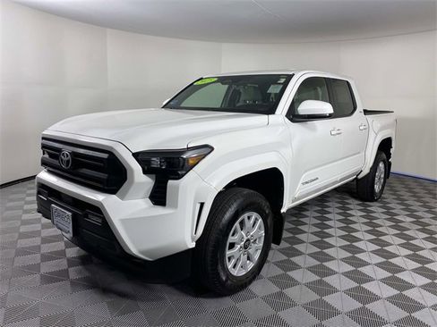 Used 2025 Toyota Tacoma SR5 image 4