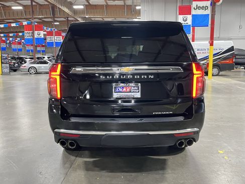 Used 2023 Chevrolet Suburban Premier image 4