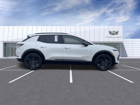 Used 2024 Chevrolet Equinox EV RS image 9