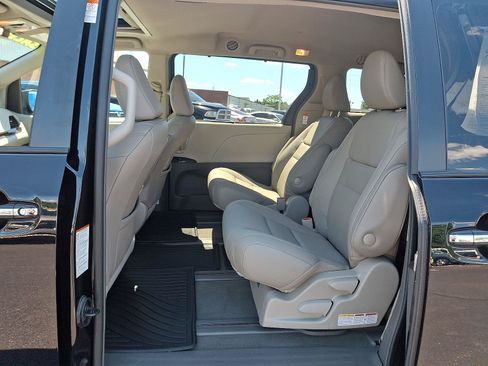 Used 2019 Toyota Sienna XLE AWD/4WD image 10