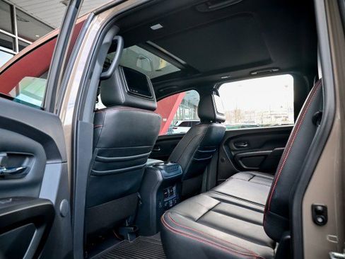 Used 2021 Nissan Titan PRO-4X w/ Pro-4x Convenience Package image 16