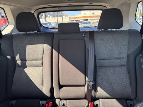 Used 2025 Nissan Rogue SV FWD image 39