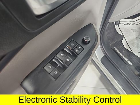 Used 2017 Toyota Highlander XLE image 11