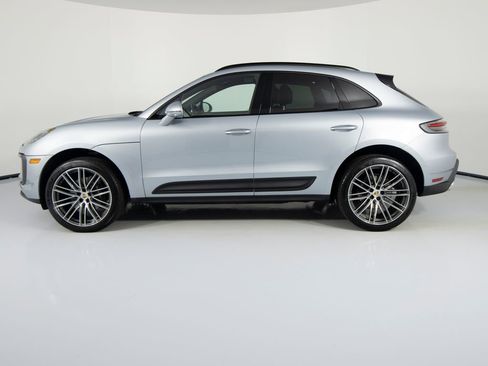 Certified 2026 Porsche Macan AWD/4WD image 2