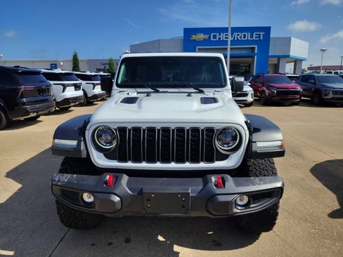 Used 2025 Jeep Wrangler Unlimited Rubicon AWD/4WD image 2