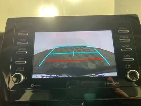 Used 2023 Toyota Camry SE image 18