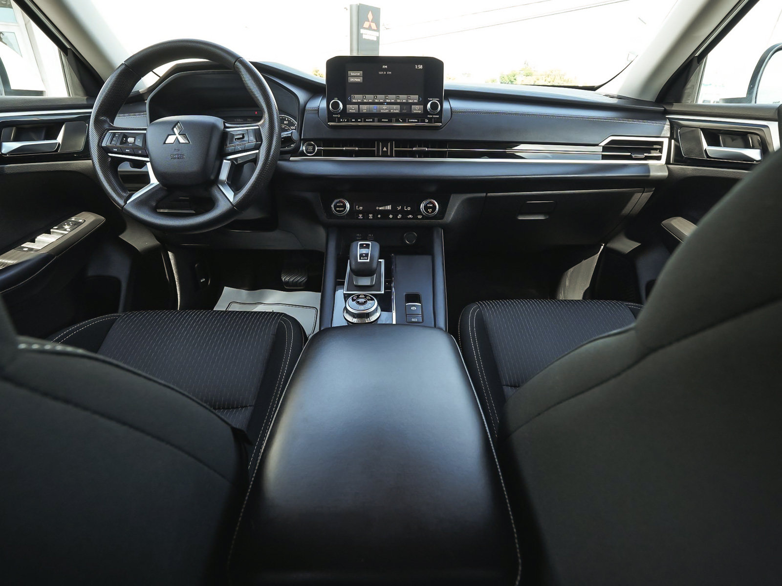 Used 2023 Mitsubishi Outlander ES AWD/4WD image 47