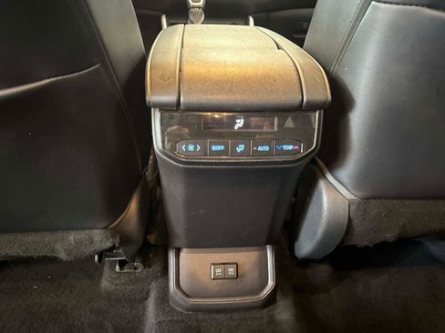 Used 2021 Toyota Highlander XSE image 14