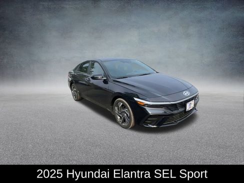 Used 2025 Hyundai Elantra Sport image 3
