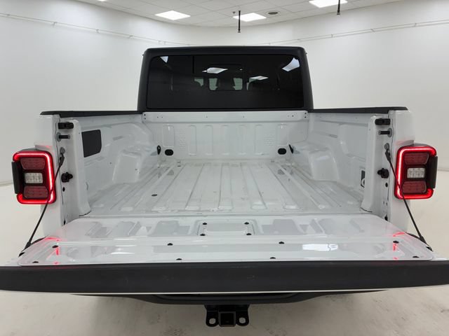 Used 2026 Jeep Gladiator Rubicon w/ Steel Power Dome Hood Package AWD/4WD image 17