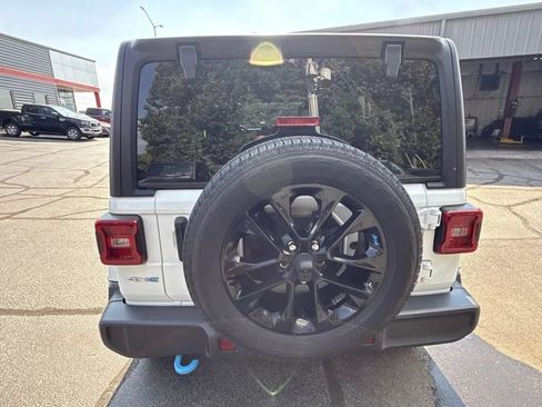 Used 2023 Jeep Wrangler Unlimited Sahara w/ Cold Weather Group AWD/4WD image 3