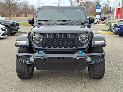 Used 2024 Jeep Wrangler High Altitude AWD/4WD image 3