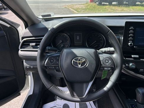 Used 2023 Toyota Camry SE FWD image 11