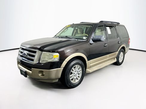 Used 2013 Ford Expedition XLT RWD image 3
